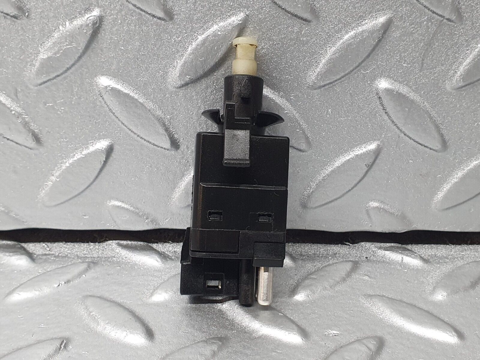 41799 Mercedes-Benz W202 C200 Brake Light Switch 0015450109