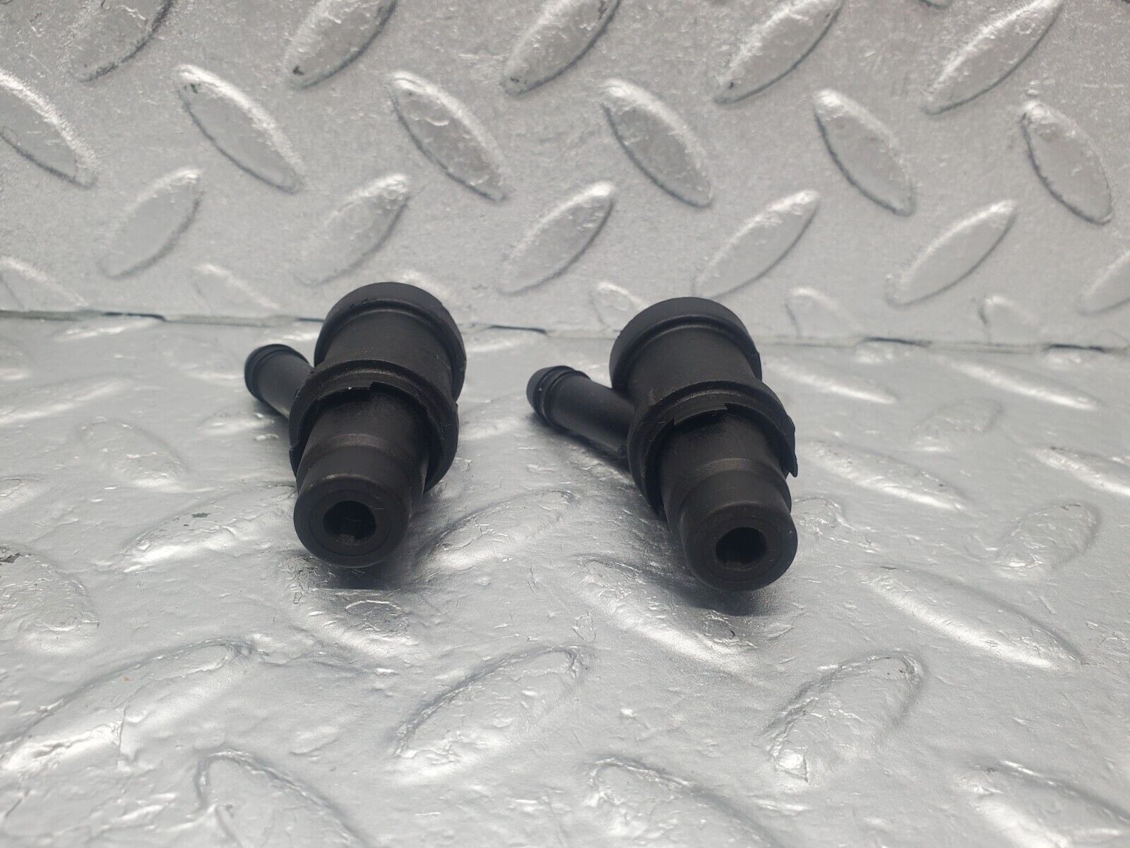 46037 Mercedes-Benz W126 420SE Fuel Injector Holder 2X