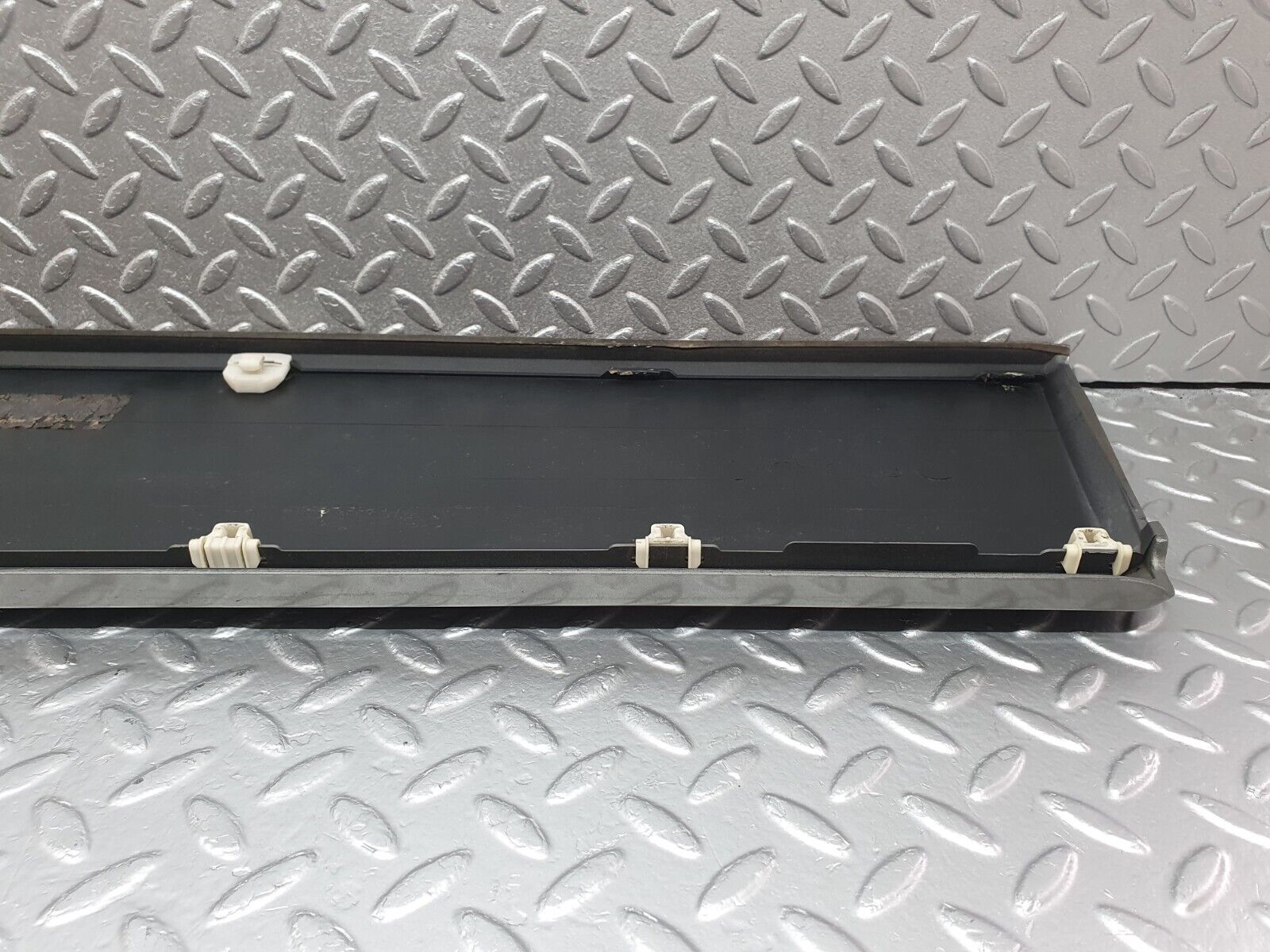 42874 Mercedes-Benz W201 190 2.0L Front Left Door Moulding Trim 2016905540