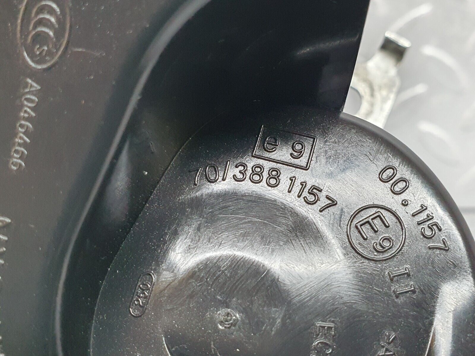 42173 Mercedes-Benz R129 320SL Coupe Horn 703881157