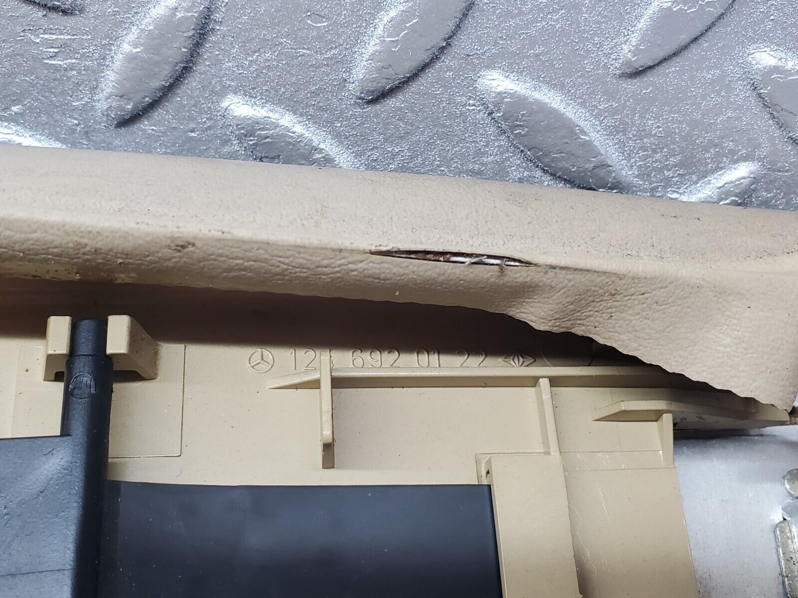 45766 Mercedes-Benz W126 420SE B Pillar Cover Left Side Beige 1246920122