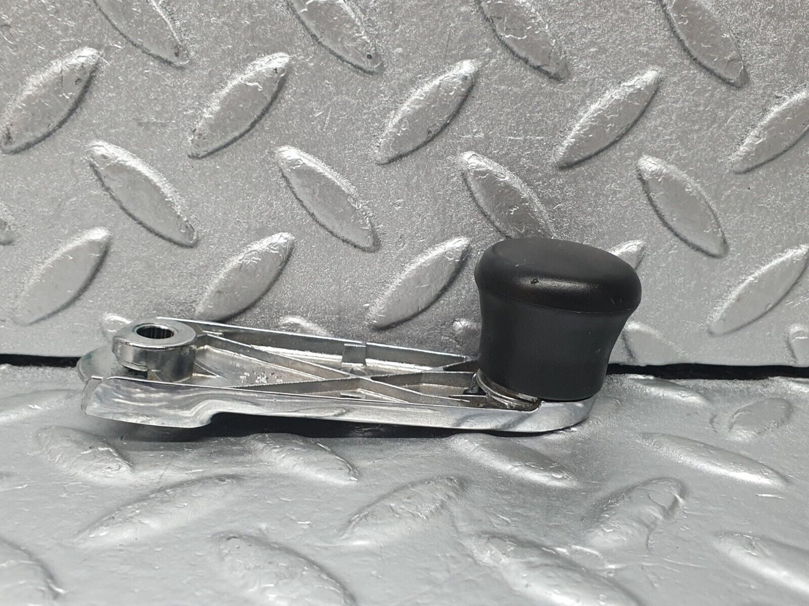 44063 Mercedes-Benz C123 230CE Coupe Rear Window Lifter Crank Handle