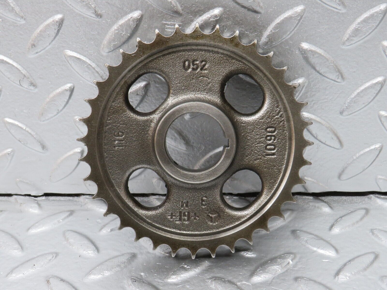 32948 Mercedes-Benz C107 R107 450 V8 Camshaft Timing Gear 1160520601