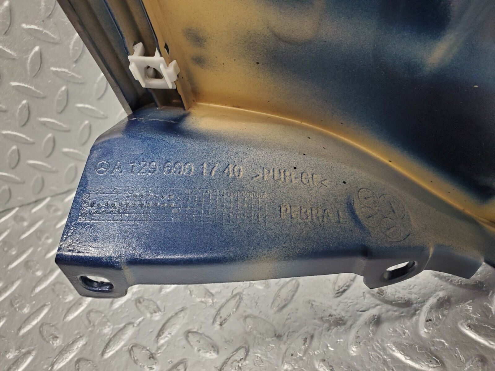 46738 Mercedes-Benz R129 320SL Coupe Front Left Fender Wing Moulding Trim 1296901740 1296900374