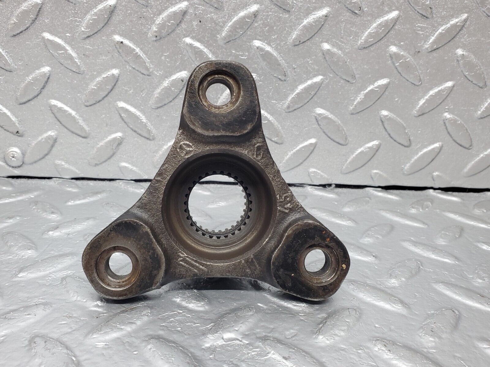 44564 Mercedes-Benz W123 280E Automatic Gearbox Rear Flange 722.309