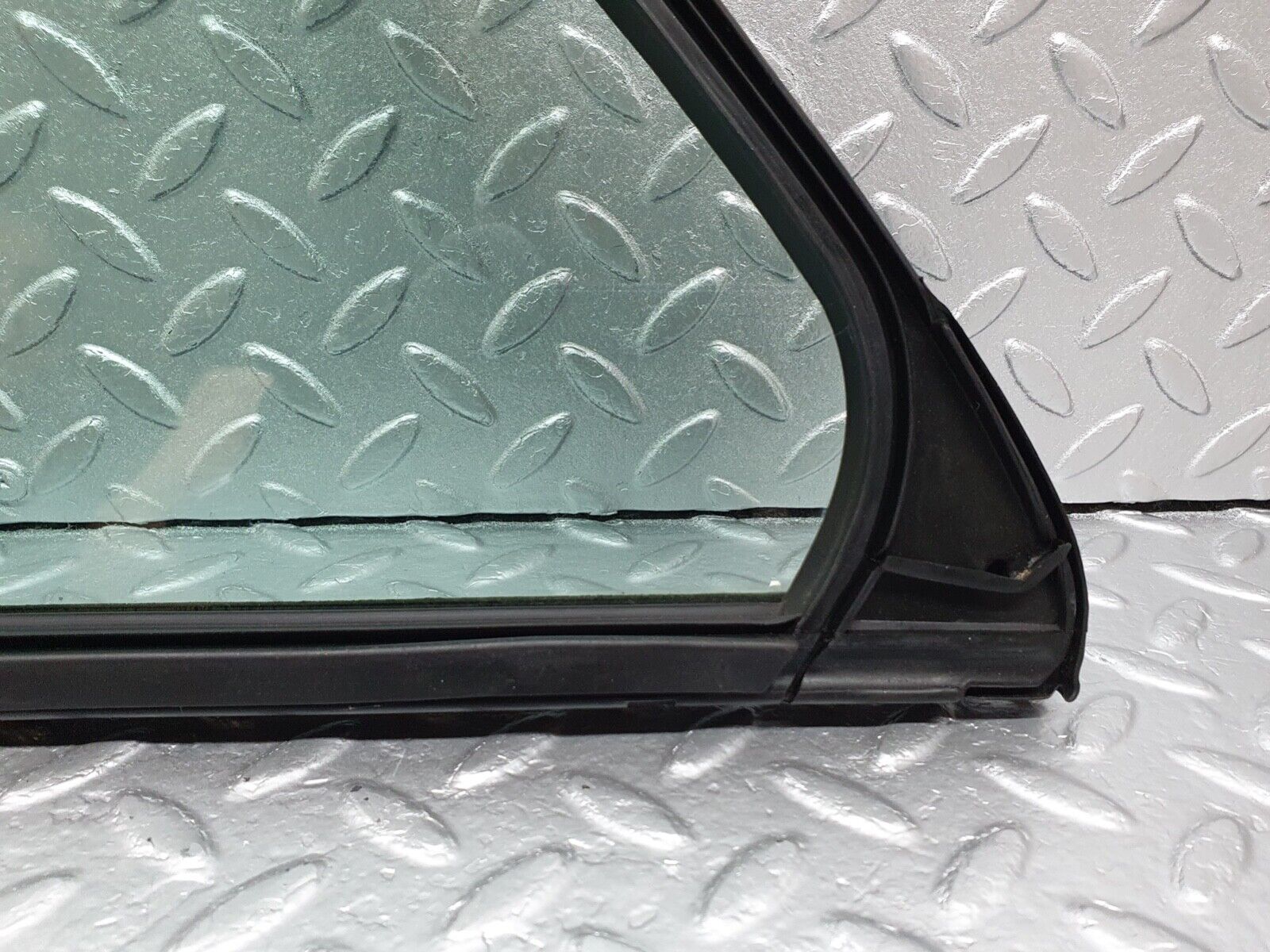 41996 Mercedes-Benz W202 C200 Rear Right Quarter Window Glass 2027350224