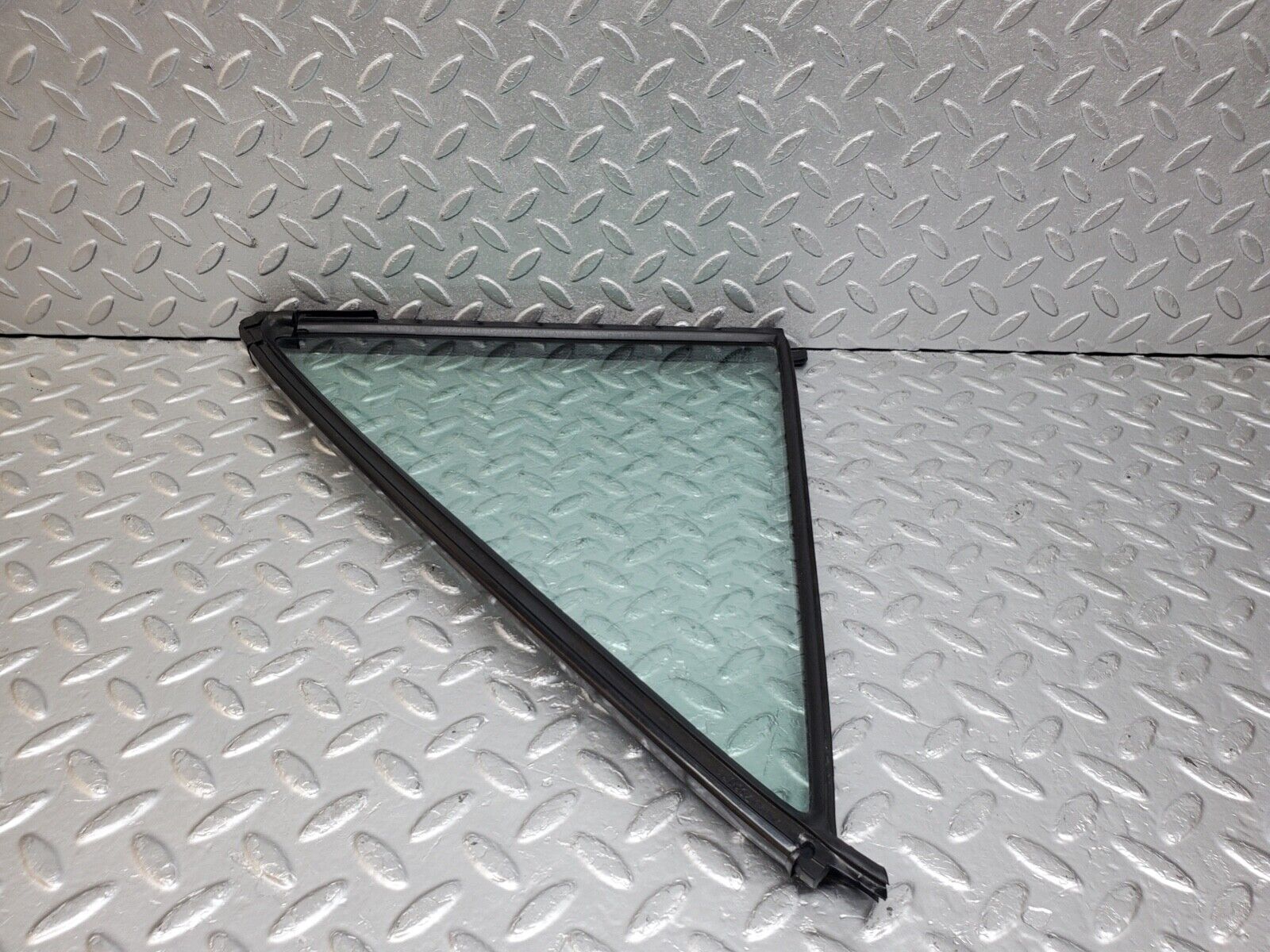 44635 Mercedes-Benz W124 220E Rear Left Quarter Window Glass 1247350524