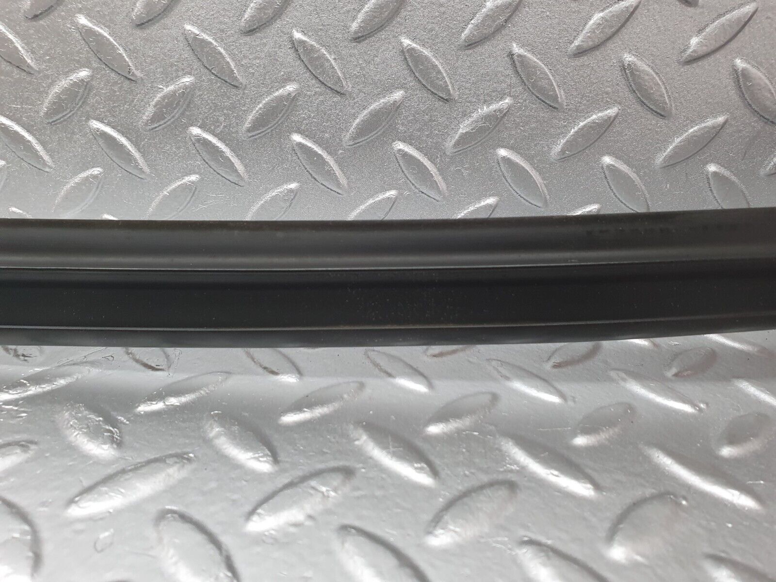41714 Mercedes-Benz W124 200E Rear Windscreen Lower Rubber Seal