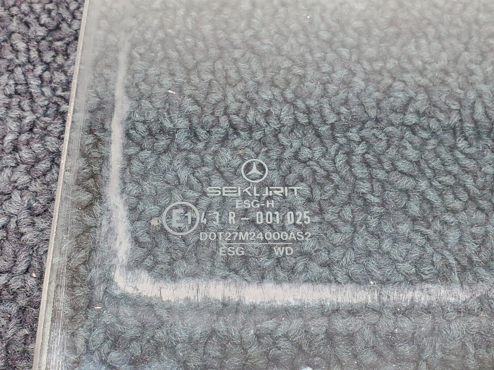 45798 Mercedes-Benz W126 420SE Rear Right Door Window Glass