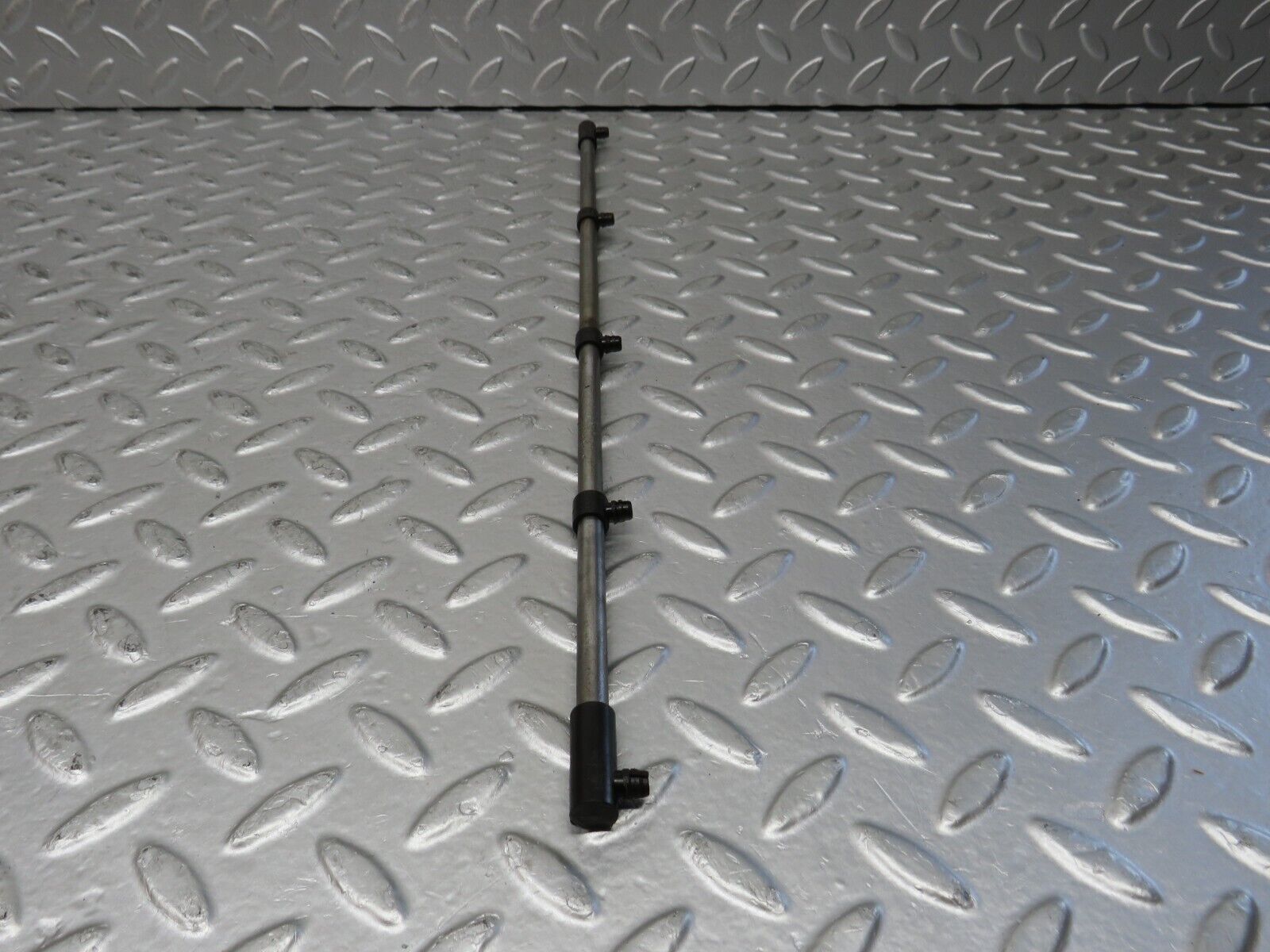 32878 Mercedes-Benz C107 R107 350 V8 Camshaft Oil Tube