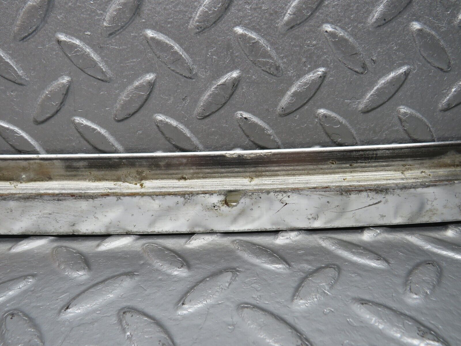 39859 Mercedes-Benz R107 350SL Hardtop Under Windshield Chrome Trim