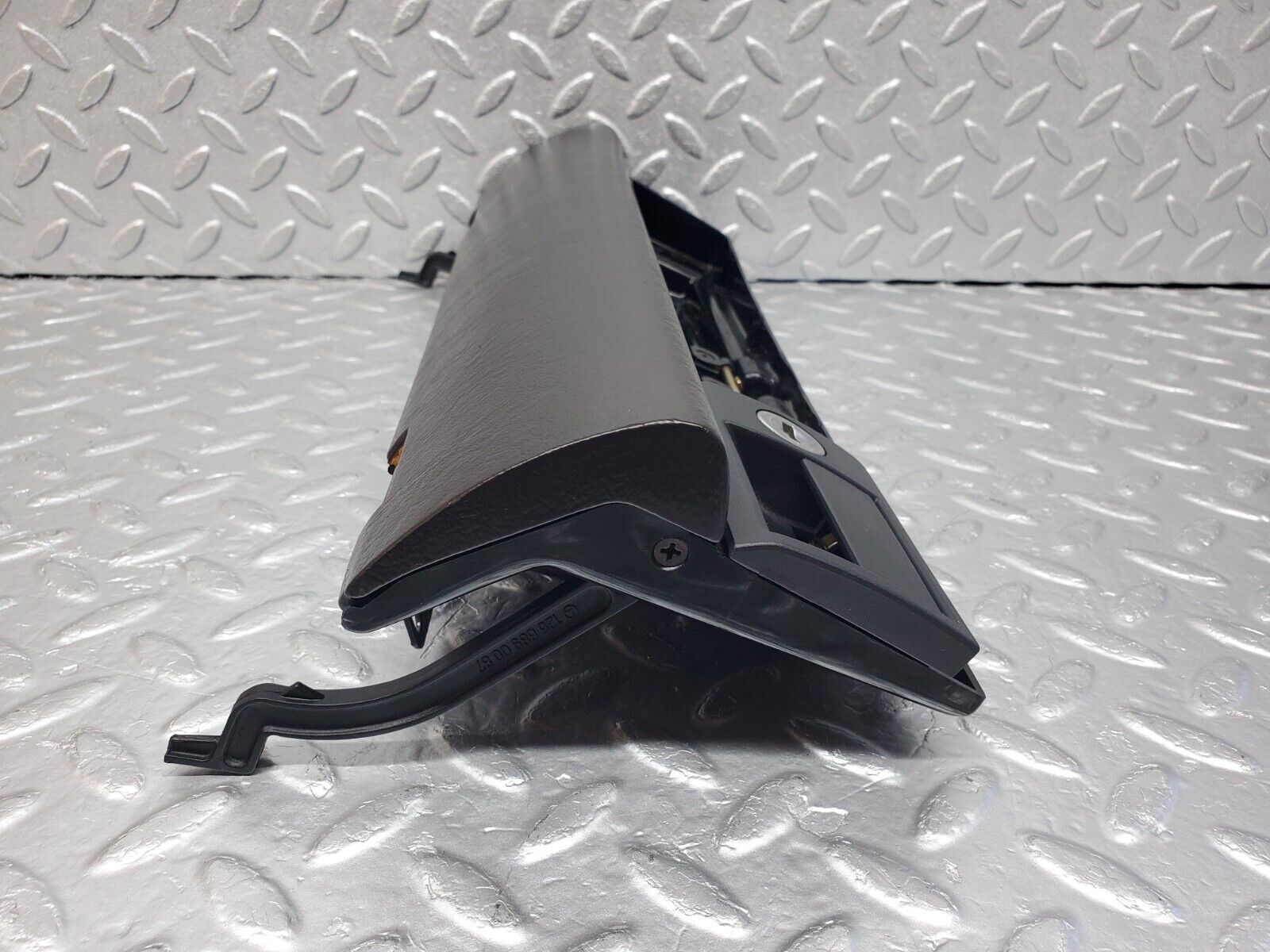 45984 Mercedes-Benz W126 420SE Glove Box Door No Key