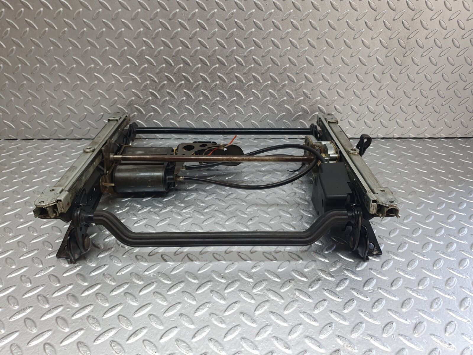 43825 Mercedes-Benz C126 380SEC Coupe Front Left Electric Seat Base 1268201042