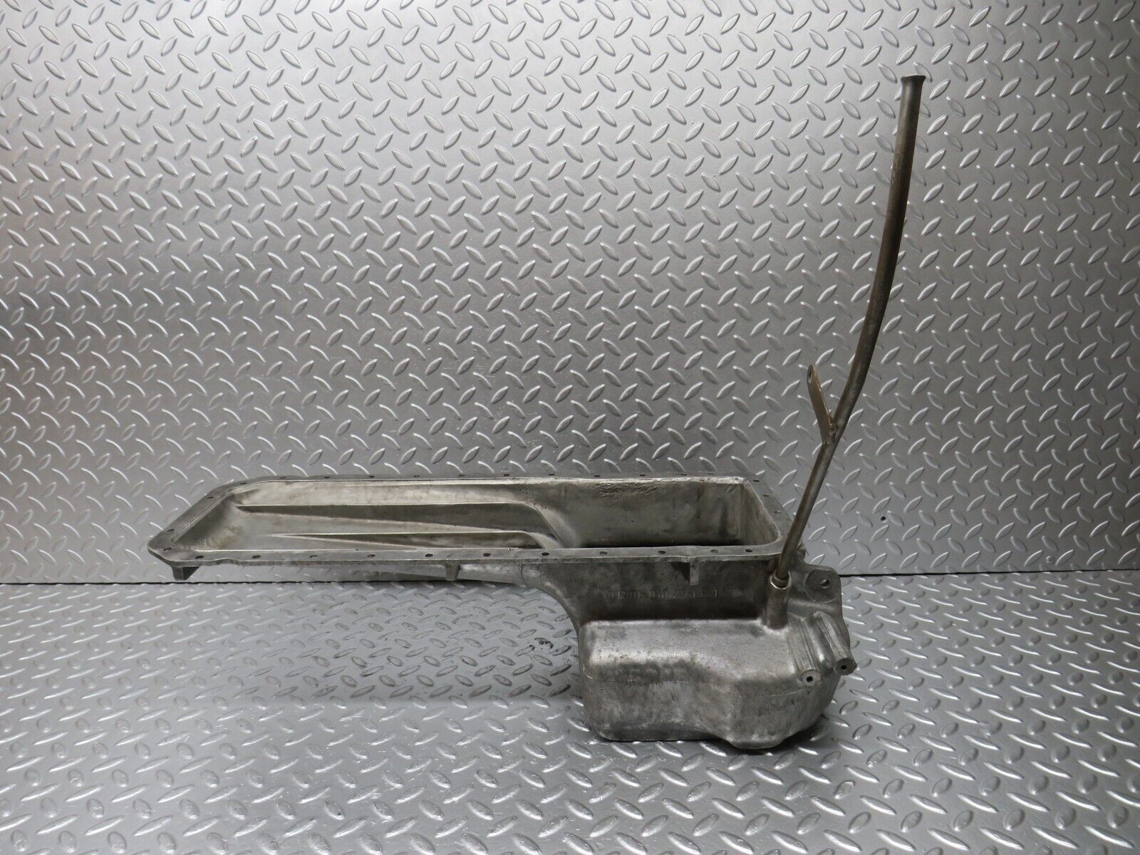 33097 Mercedes-Benz C107 R107 350 V8 Oil Pan Oil Sump 1160102913 1160140166