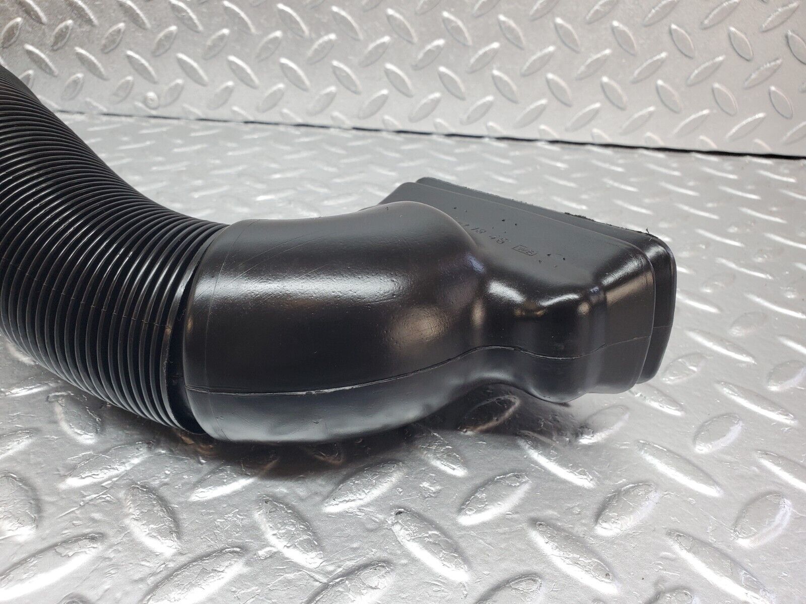 45773 Mercedes-Benz W126 420SE Air Duct Vent Right Side 1268311846 1268311446