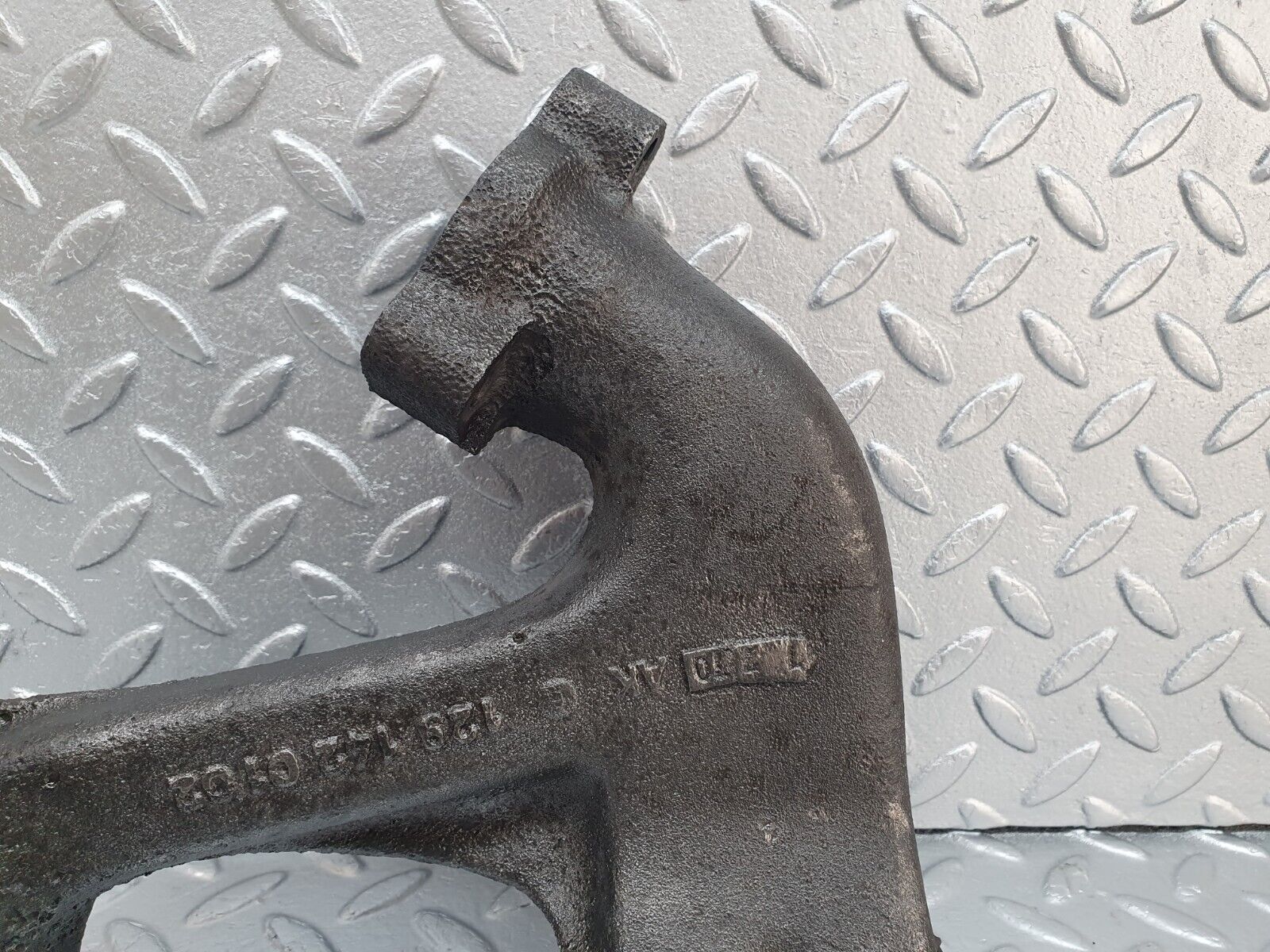 43318 Mercedes-Benz W108 280SE Exhaust Manifold Cylinder 1-3 1291420102