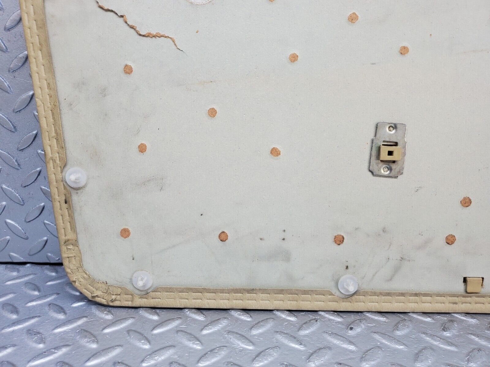 44377 Mercedes-Benz W123 280E Front Right Door Card Beige