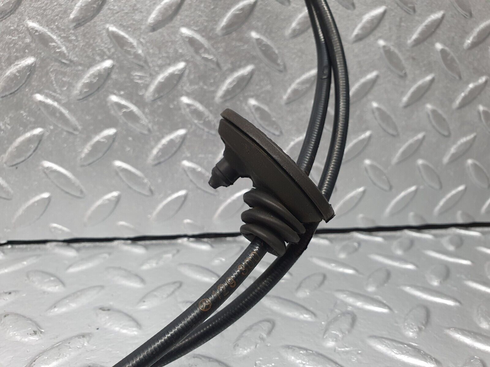 42368 Mercedes-Benz R129 320SL Coupe Accelerator Cable 1293002130 1243010197