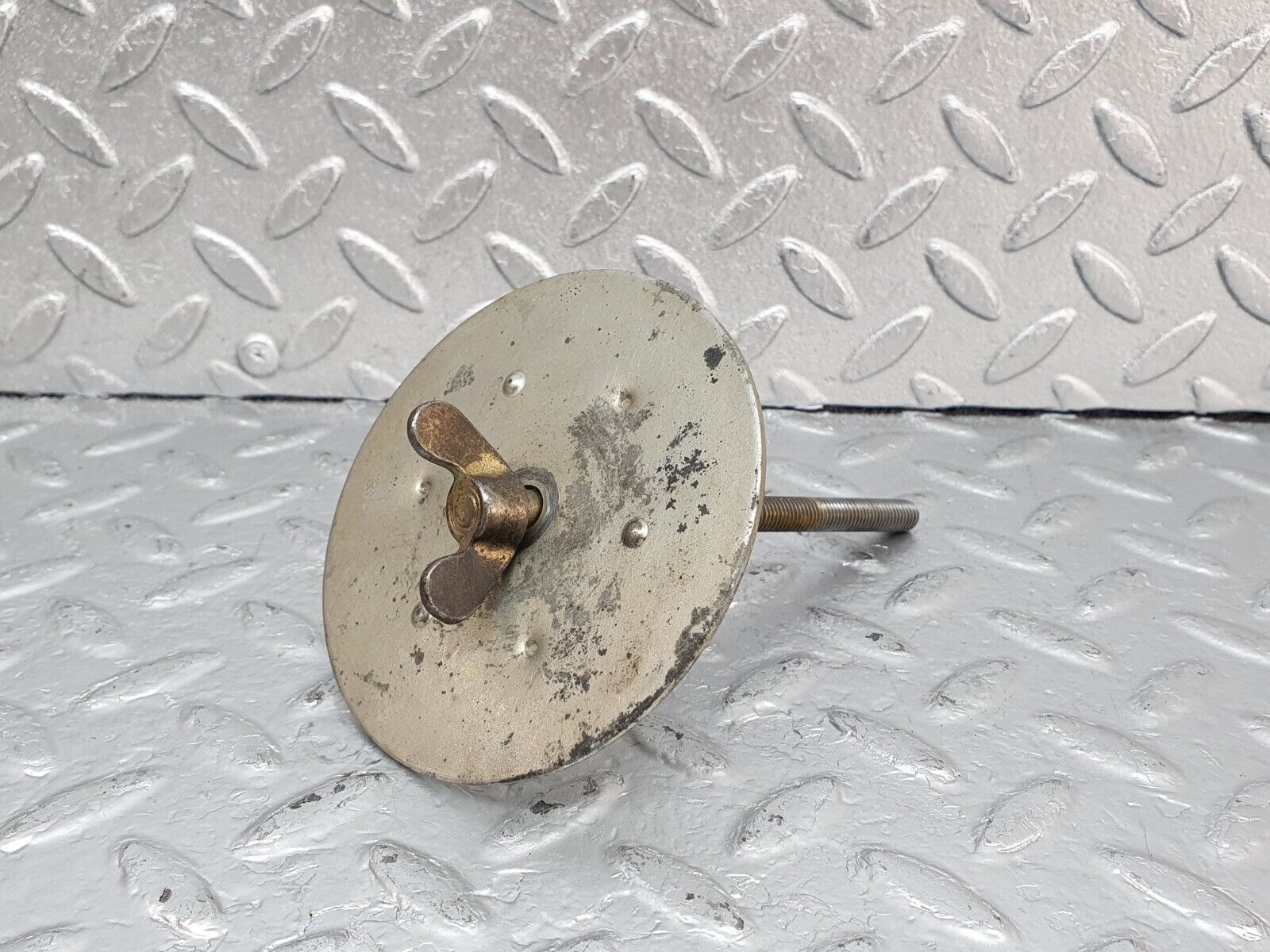 44023 Mercedes-Benz C123 230CE Coupe Spare Wheel Holder