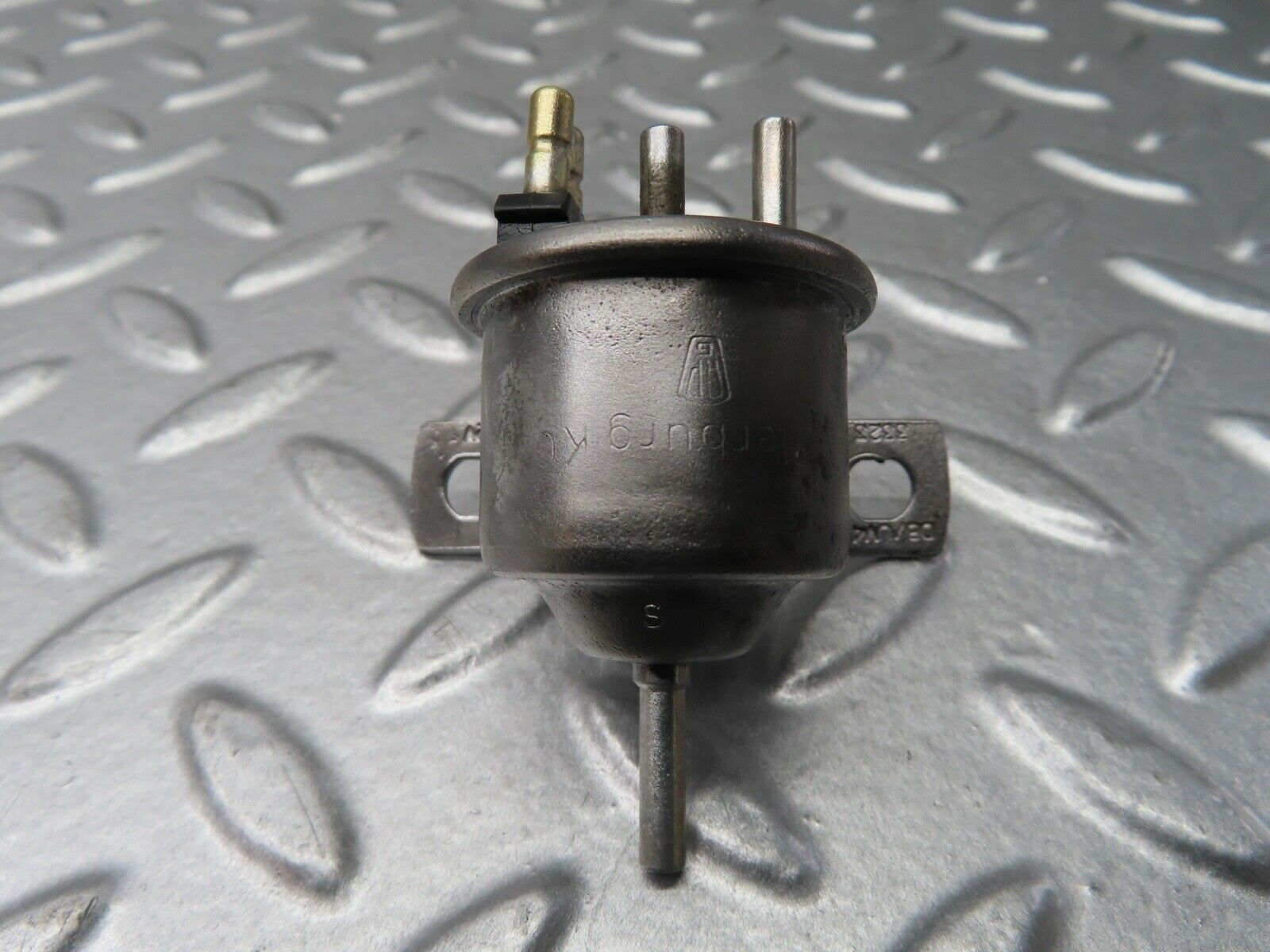 20559 Mercedes-Benz R107 450SL Vacuum Valve Pierburg