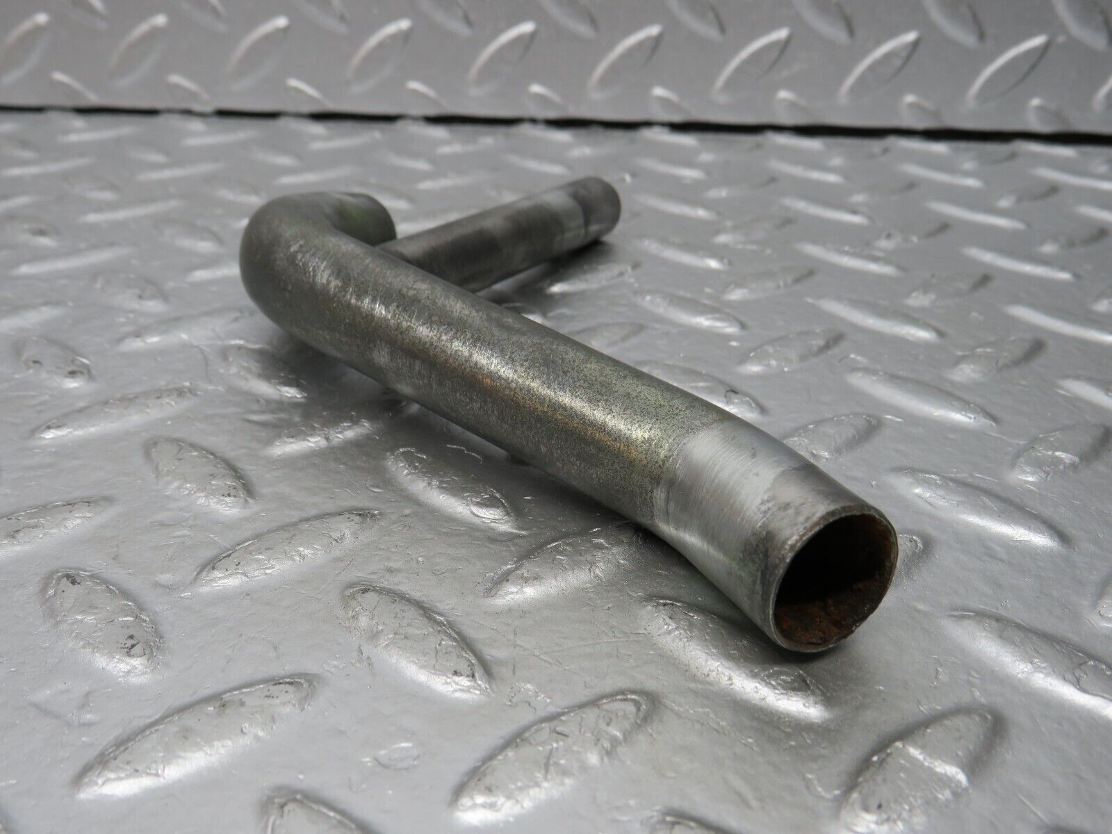 33072 Mercedes-Benz C107 R107 350 V8 Air Intake Pipe