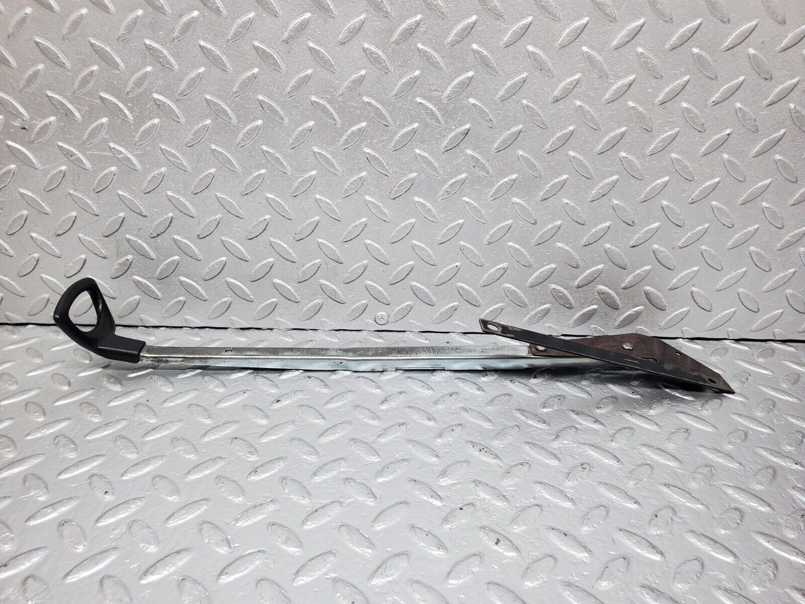44414 Mercedes-Benz W123 280E Front Right Seat Sliding Adjust Handle