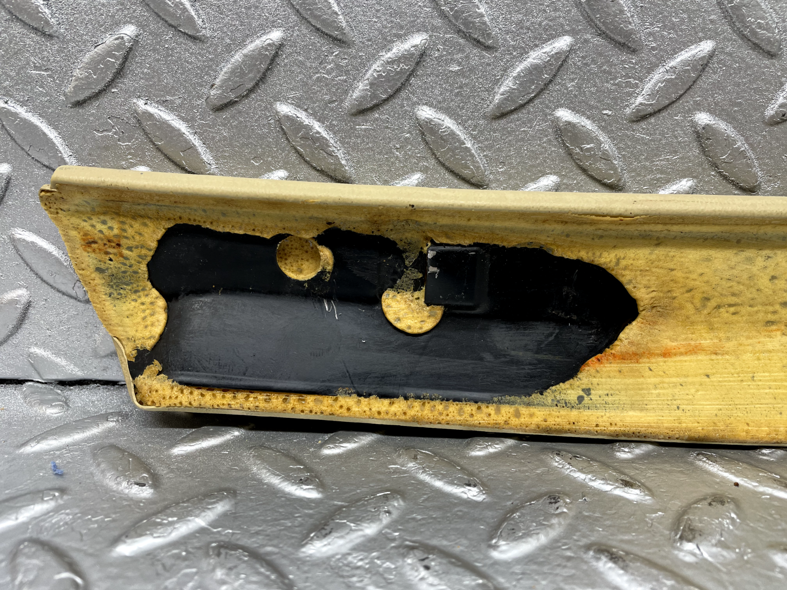 44256 Mercedes-Benz W123 280E A Pillar Cover Panel Left Side Beige