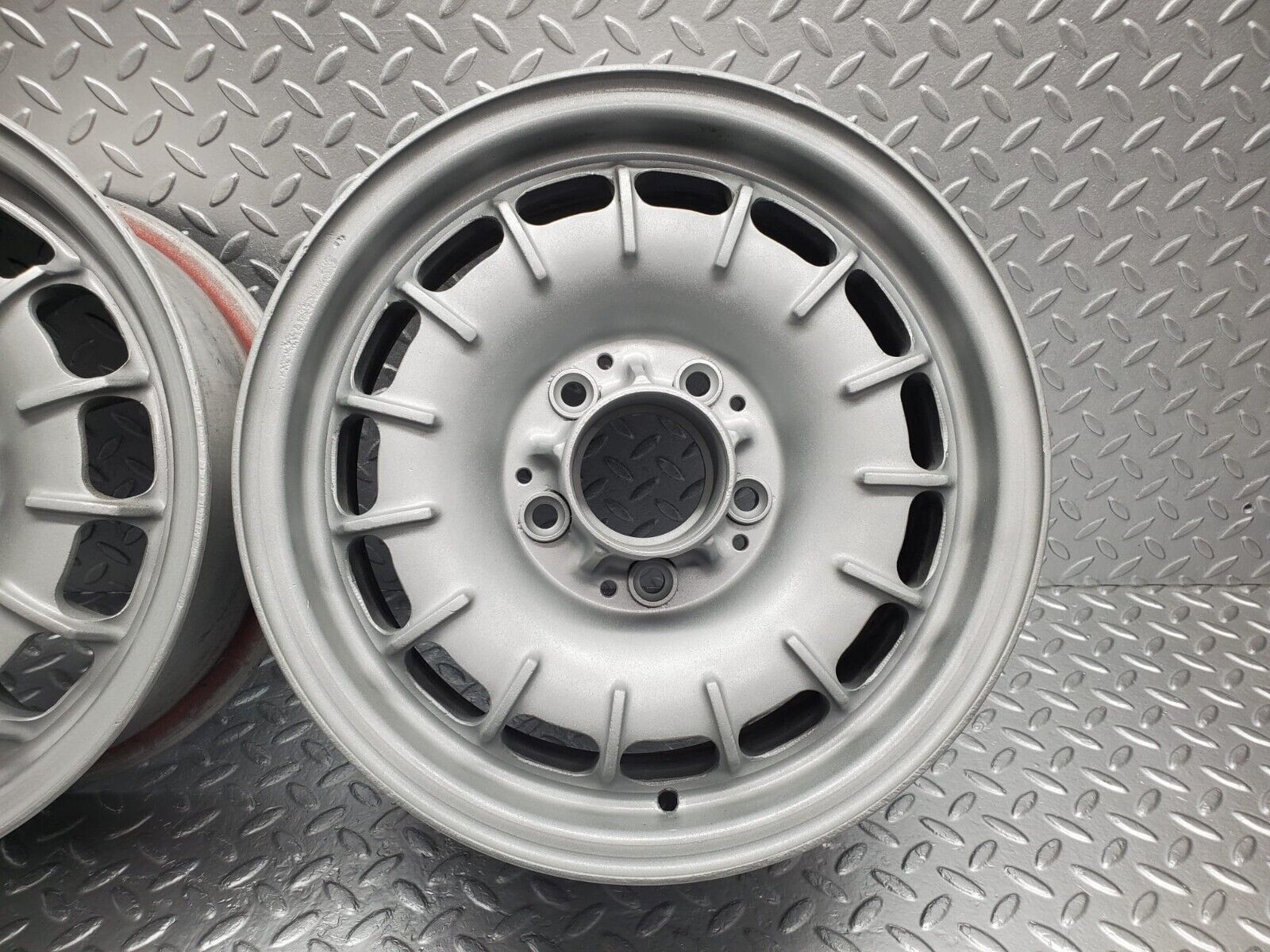 46812 Mercedes-Benz Alloy Wheel Set Mexican Hat 6Jx14H2 ET30 1084000902