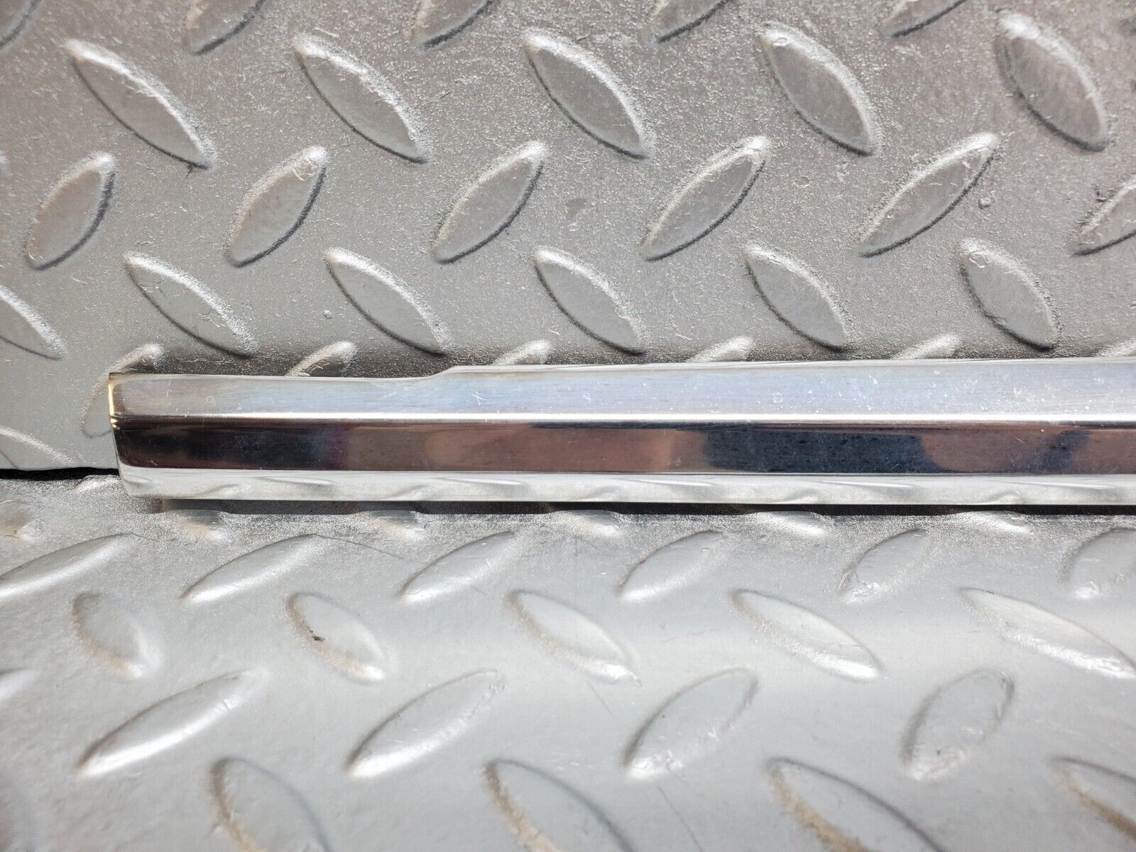 45811 Mercedes-Benz W126 420SE Rear Left Door Chrome Moulding Trim