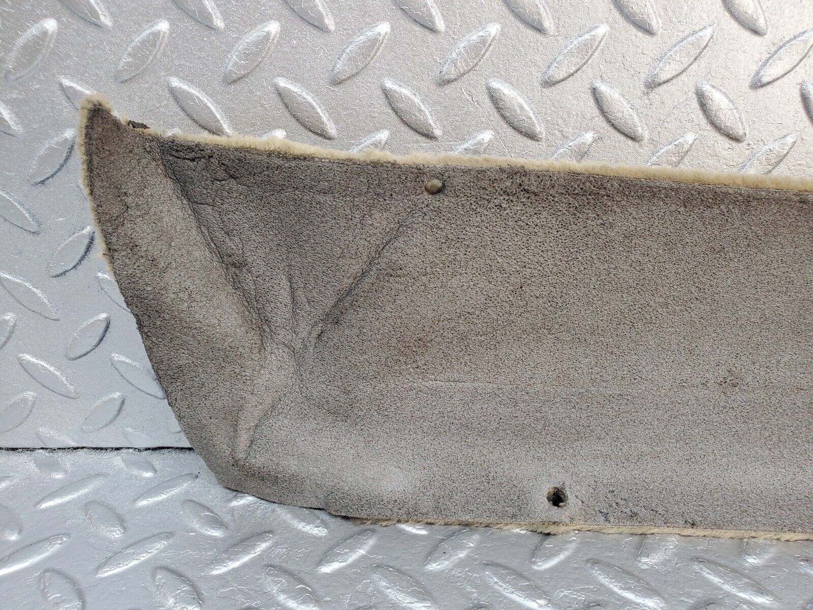 45696 Mercedes-Benz W126 420SE Front Right Door Sill Carpet Beige