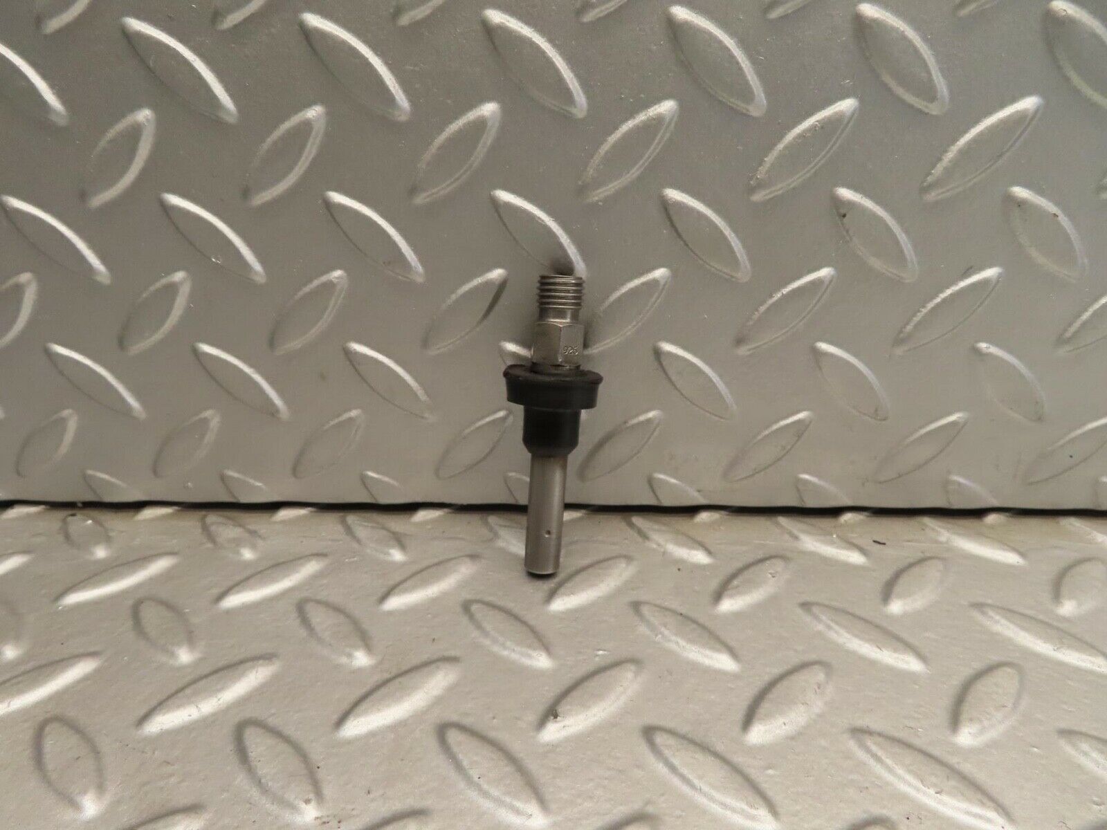 11732 Mercedes-Benz R107 450SL Fuel Injector Bosch