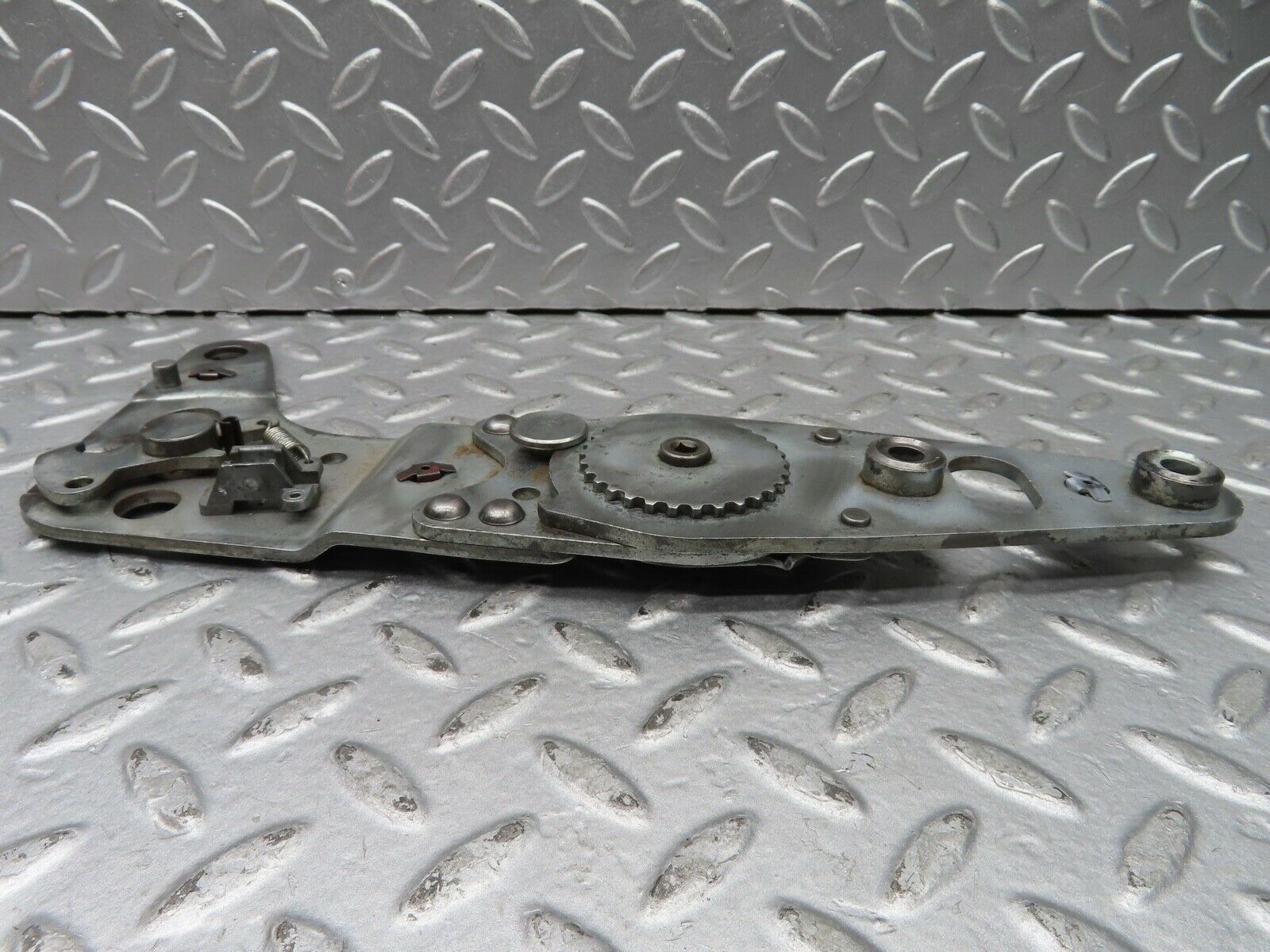 20552 Mercedes-Benz R107 450SL Front Right Seat Hinge 0009108086