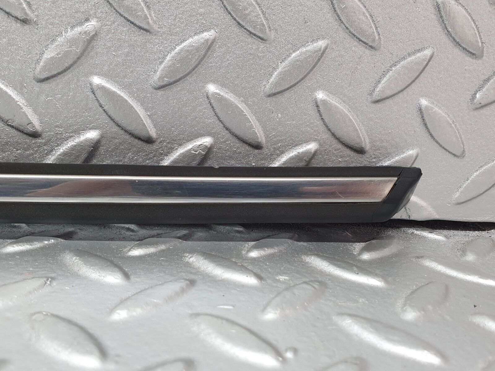 43989 Mercedes-Benz C123 230CE Coupe Right Door Centre Moulding Trim