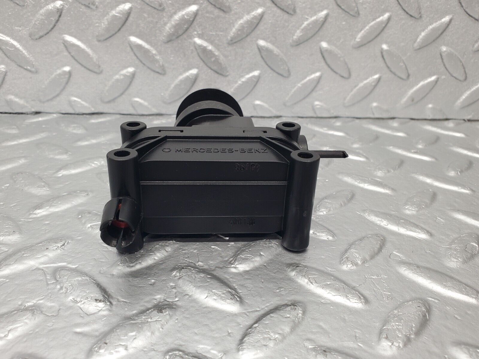 46939 Mercedes-Benz R129 320SL Coupe Right Door Lock Vacuum Actuator