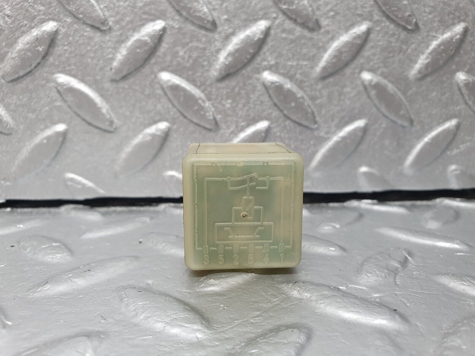 42246 Mercedes-Benz R129 320SL Coupe Door Window Control Relay 0015427819