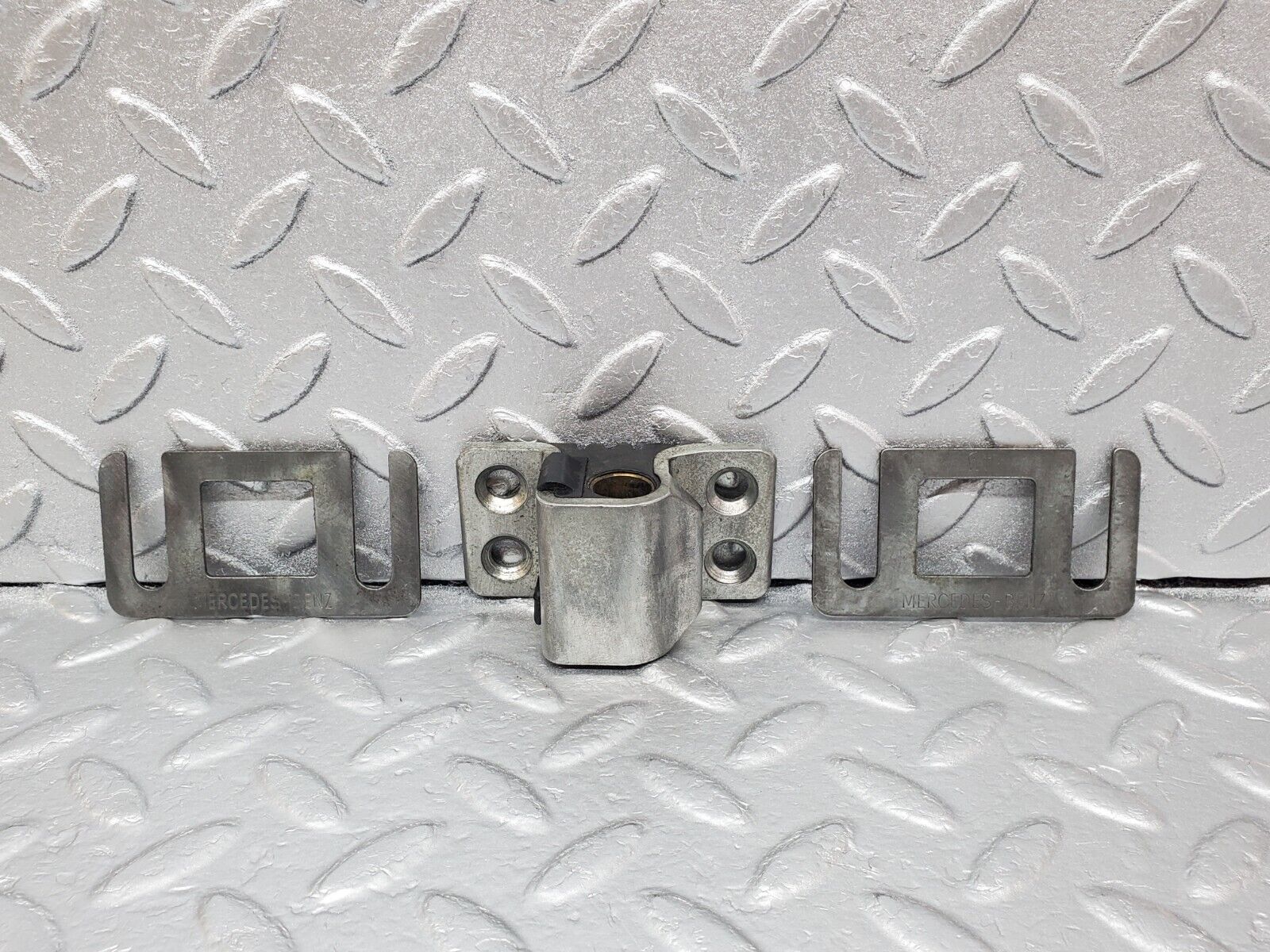 45631 Mercedes-Benz W126 420SE Right Door Lock Latch