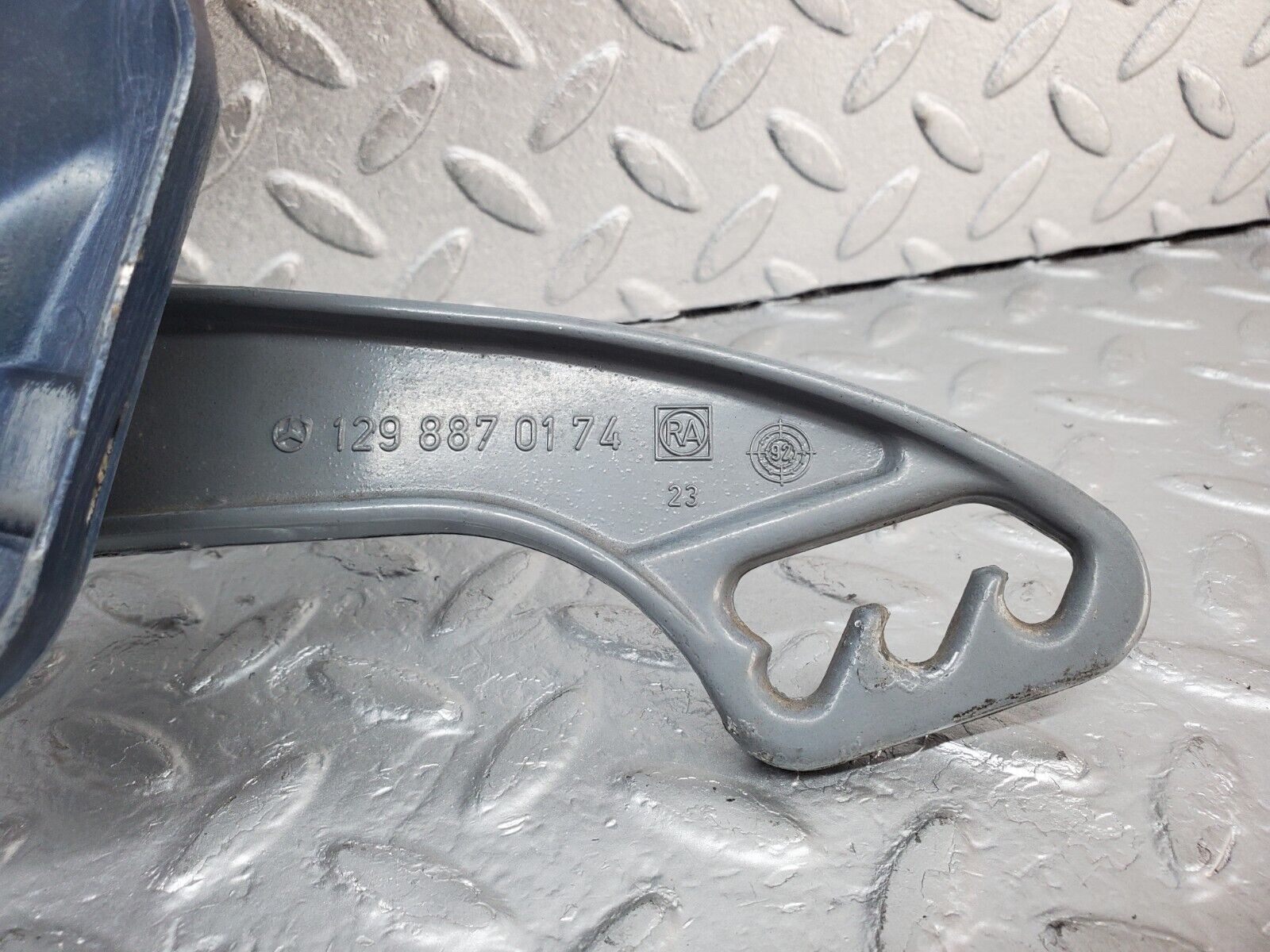 44843 Mercedes-Benz W124 220E Bonnet Hinge Left Side 1248800328 1298870174