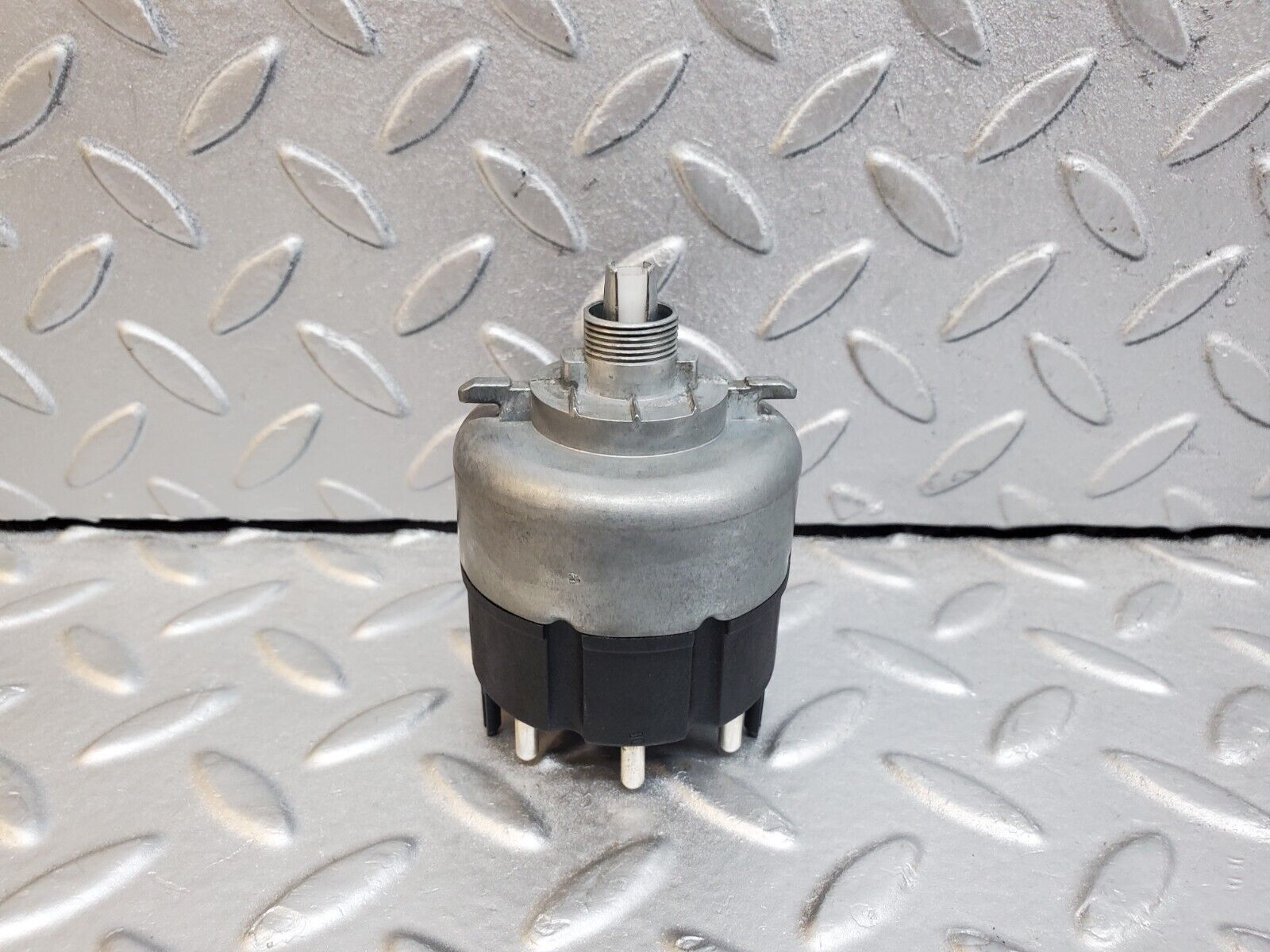 44730 Mercedes-Benz W124 220E Headlight Switch 0005456004