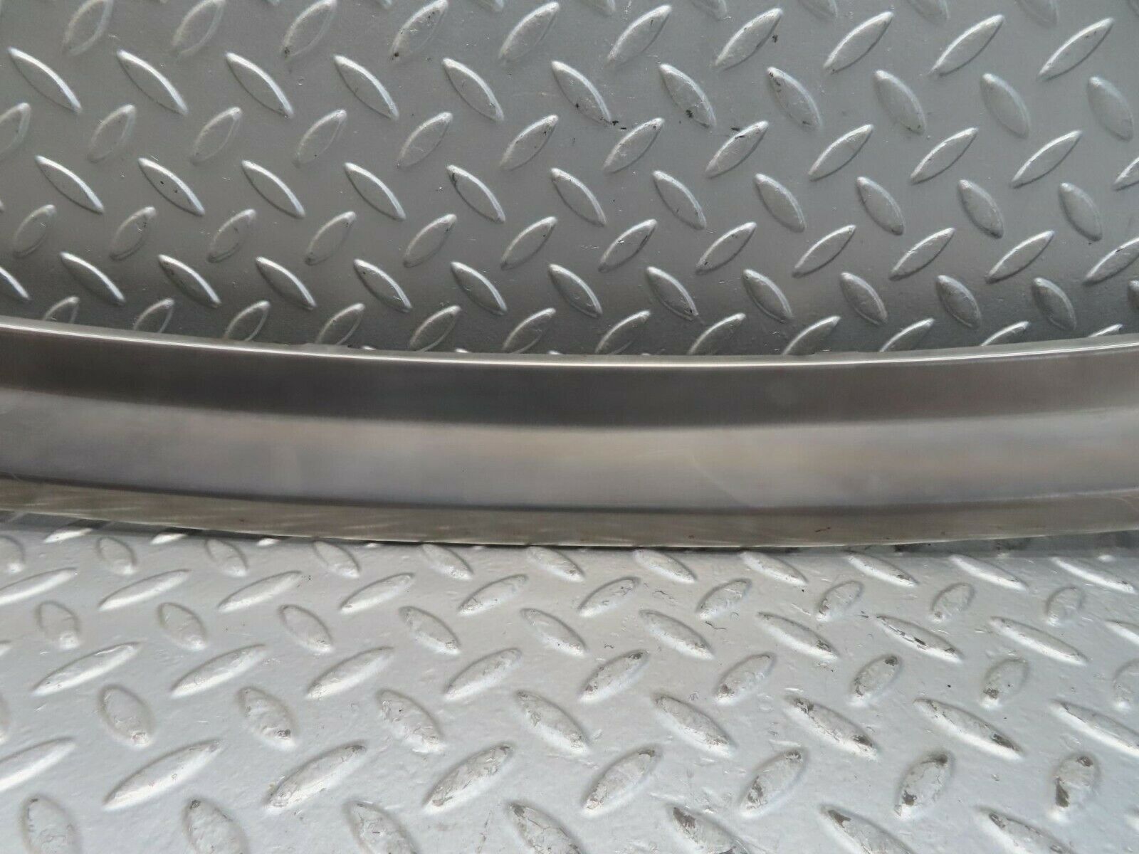 15574 Mercedes-Benz R107 450SL Windscreen Top Chrome Trim