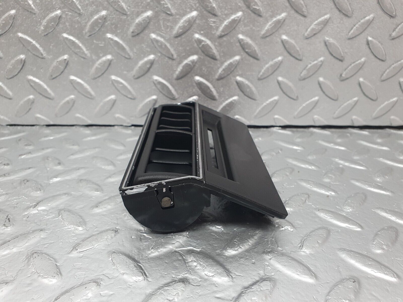 43679 Mercedes-Benz C126 380SEC Coupe Centre Console Air Vent 1268300013