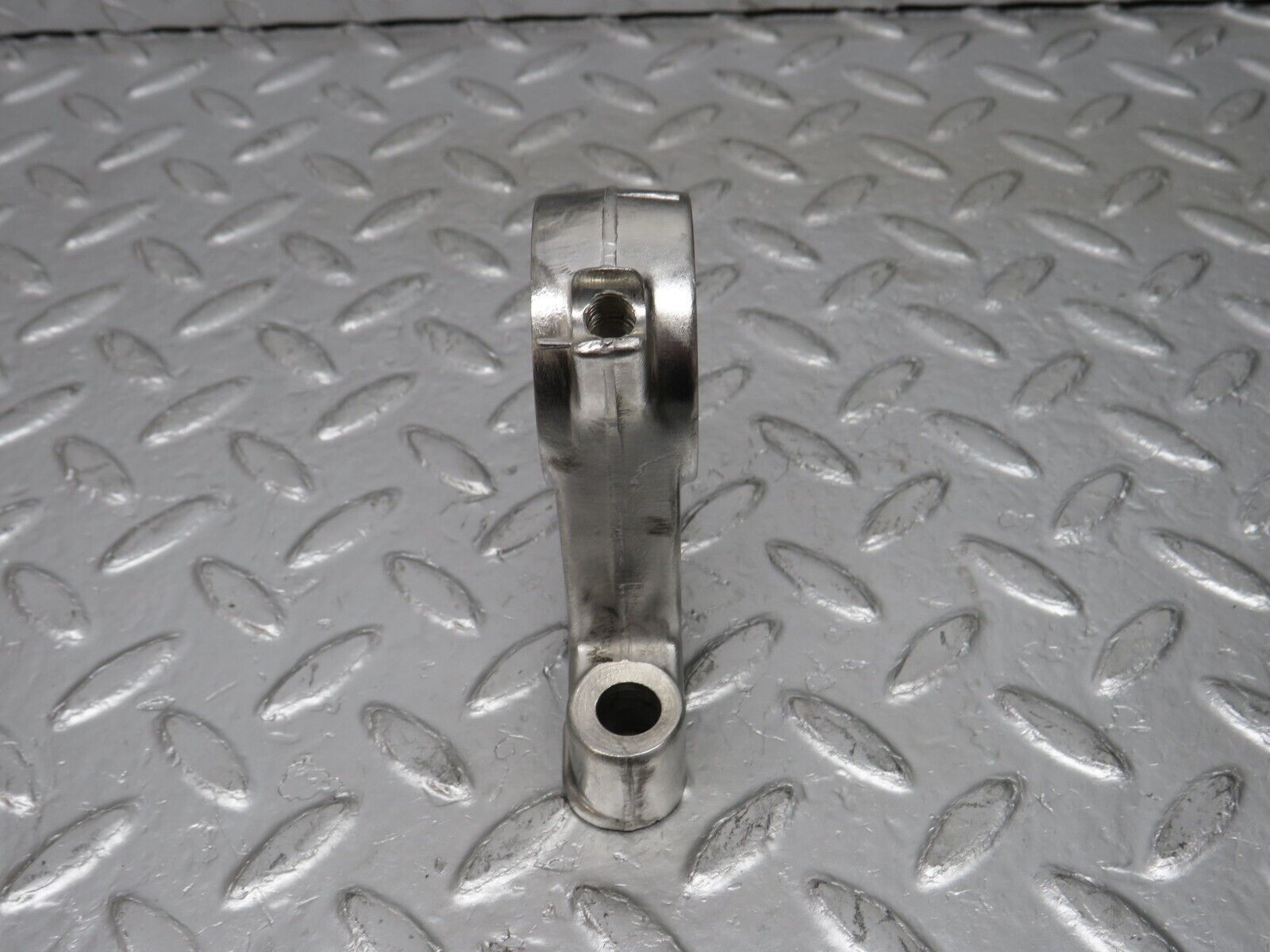 32992 Mercedes-Benz C107 R107 350 V8 Camshaft Tower Bearing 1160511810