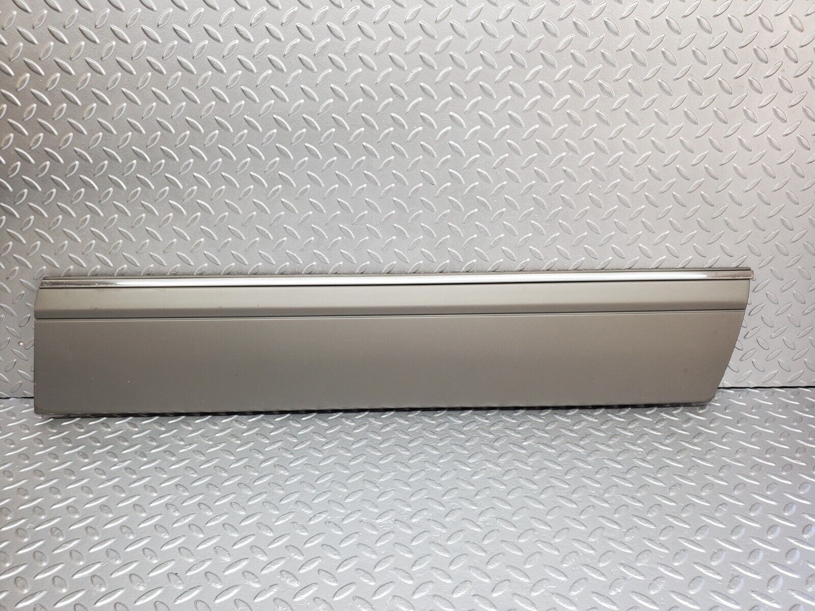 45704 Mercedes-Benz W126 420SE Front Right Door Moulding Trim 1266903840