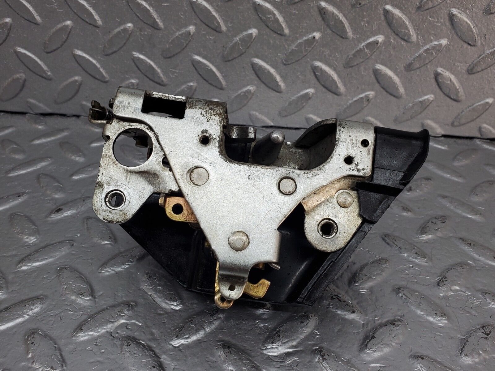 44432 Mercedes-Benz W123 280E Rear Left Door Lock Mechanism 1237230108