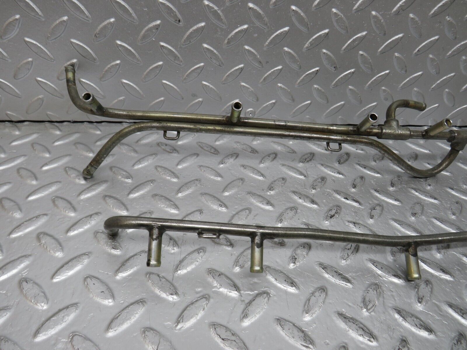 32817 Mercedes-Benz C107 R107 350 V8 Fuel Injector Rail Pipe