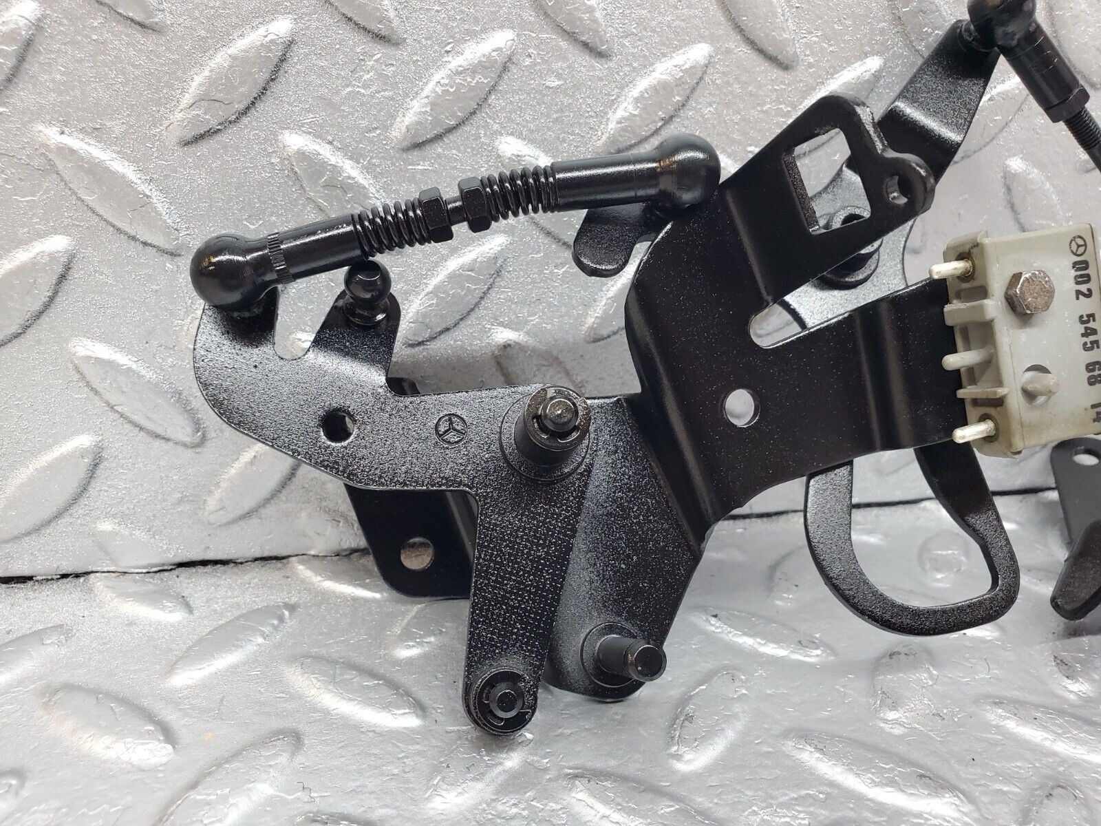 45210 Mercedes-Benz R129 300SL Coupe Throttle Linkage 0025456814