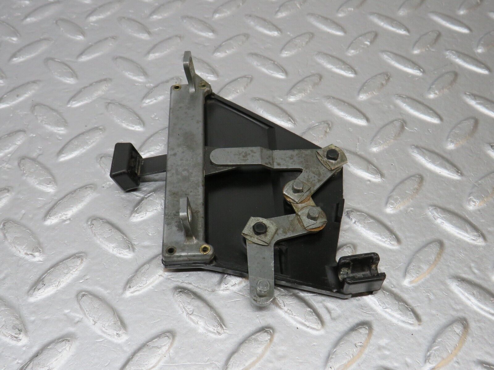 39832 Mercedes-Benz R107 350SL Air Vent Control Lever Right 1078300485