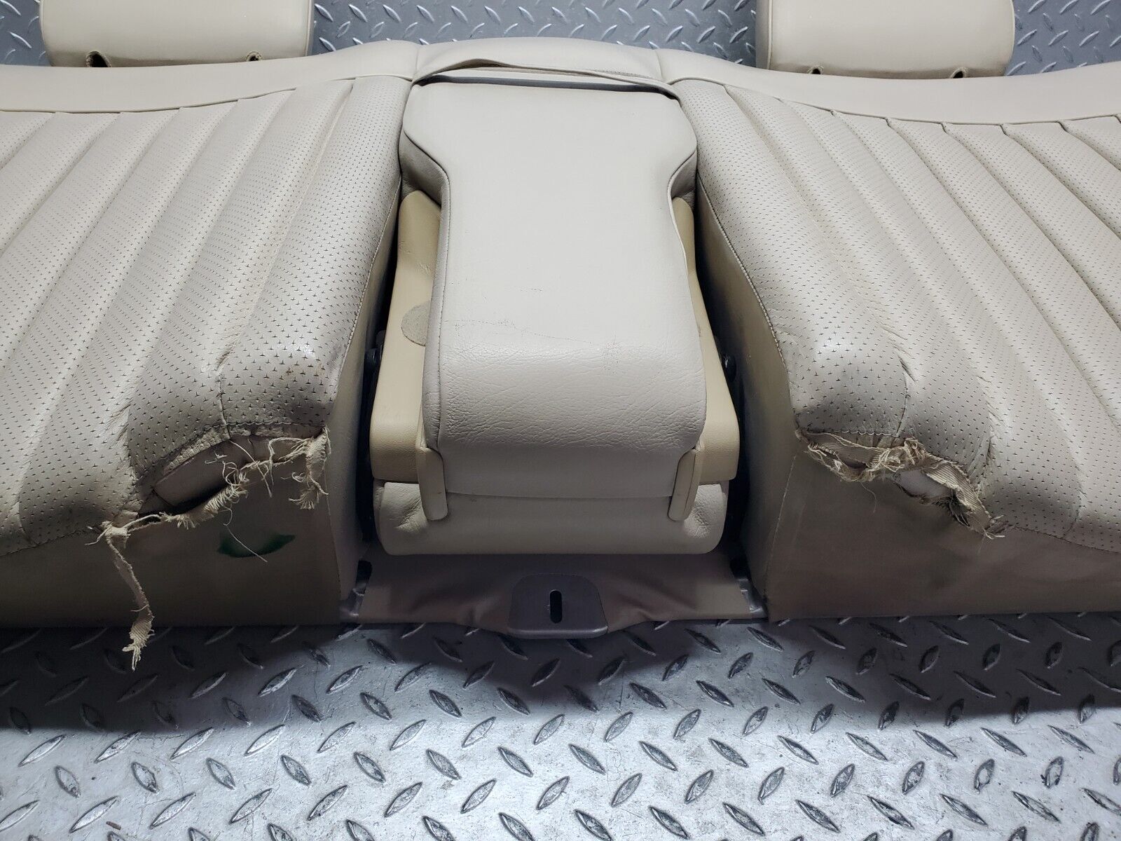 45866 Mercedes-Benz W126 420SE Rear Seat Leather Beige 1269200750 1269201716