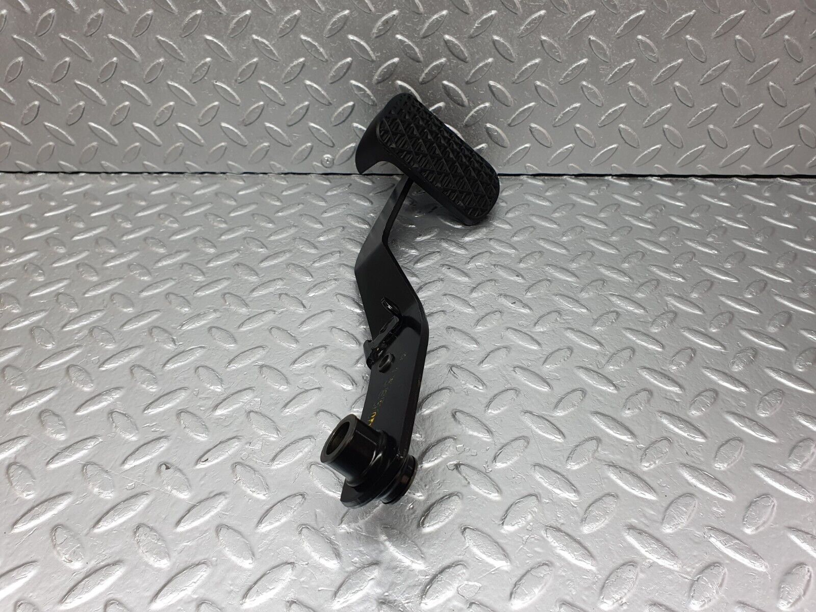 42201 Mercedes-Benz R129 320SL Coupe Brake Pedal With Rubber 1232910082