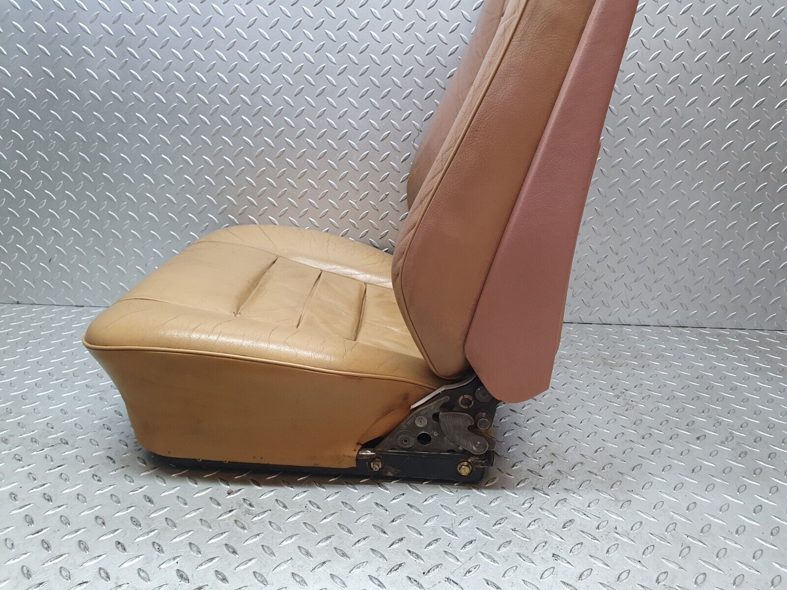 43813 Mercedes-Benz C126 380SEC Coupe Front Right Electric Passenger Seat Leather 1269101950