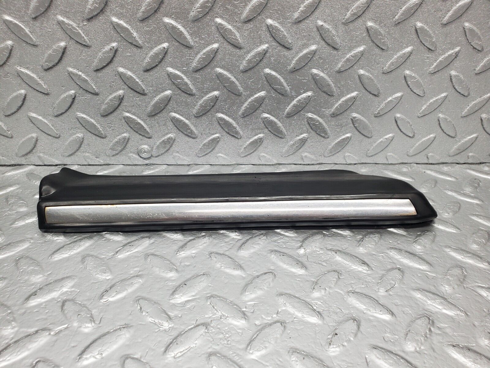 46423 Mercedes-Benz C123 280CE Coupe Front Left Fender Wing Lower Moulding Trim